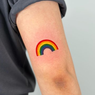 tatouage arc-en-ciel