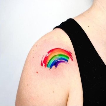 tatouage arc-en-ciel