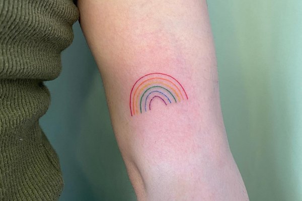 tatouage arc-en-ciel