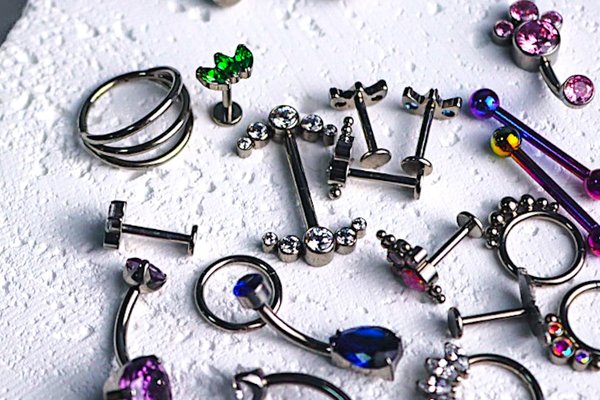 Anodisation des bijoux de piercing